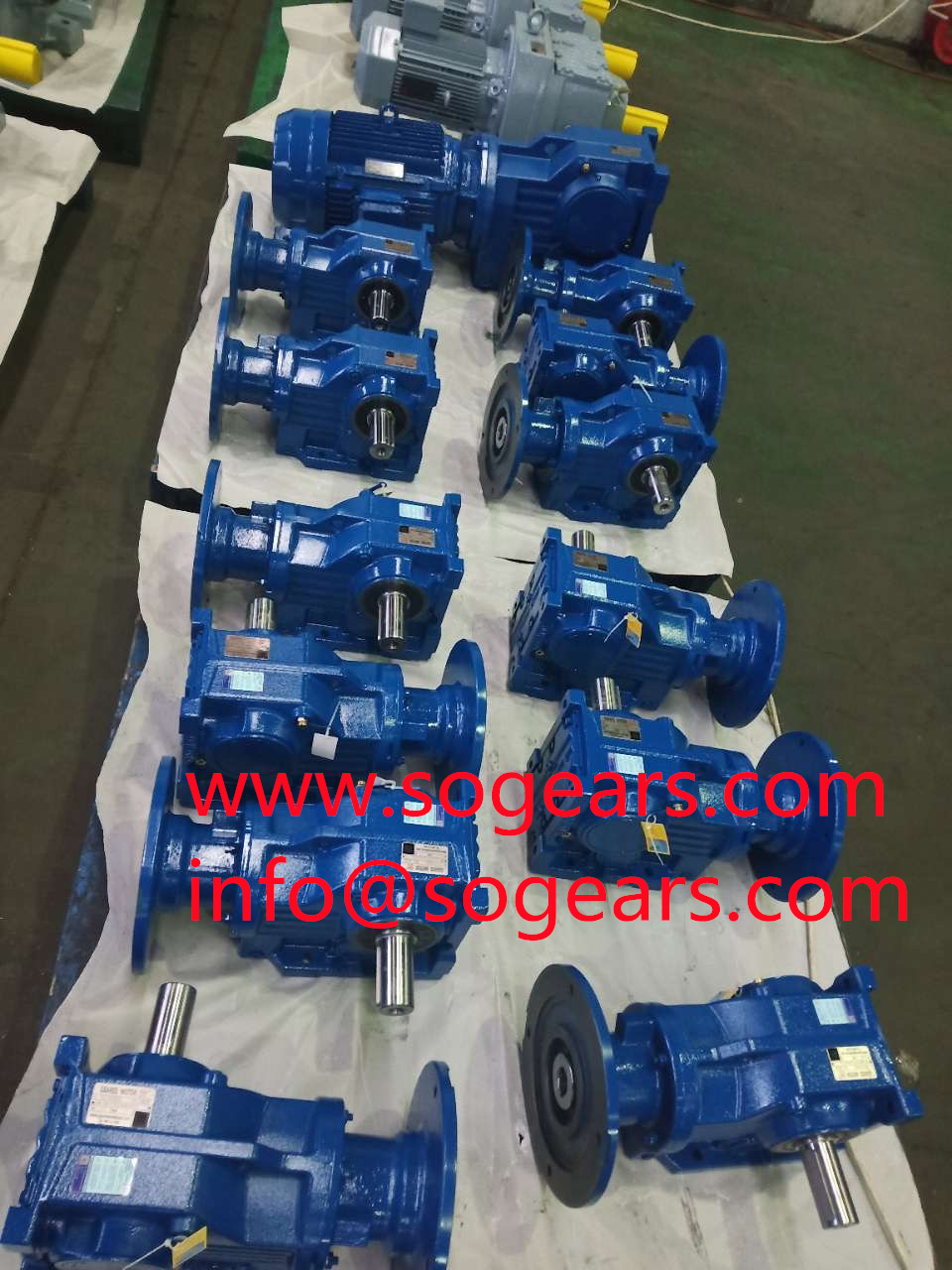 R187 Helical Gear Reduce Shaft Mounted Gearbox Gear Reducer with Electric  Motor Parallel Reducer