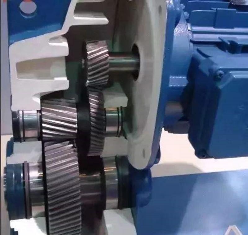 helical gearbox with motor
