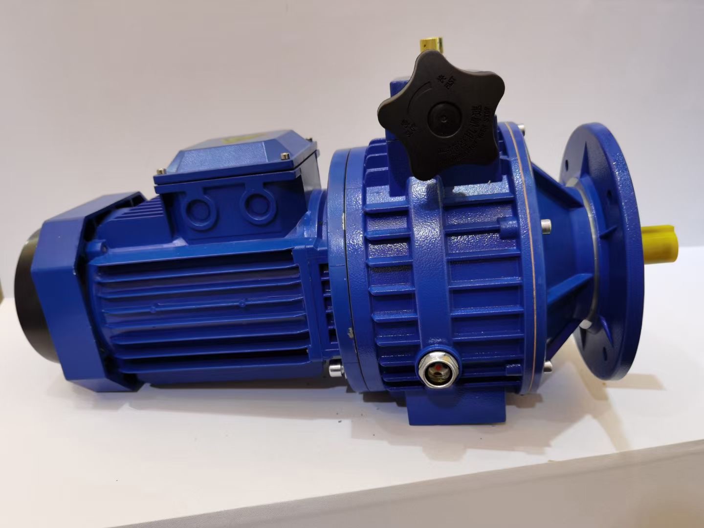 Gear motor with 3 Hp,1500Rpm Ratio 1:50 with a helical gear