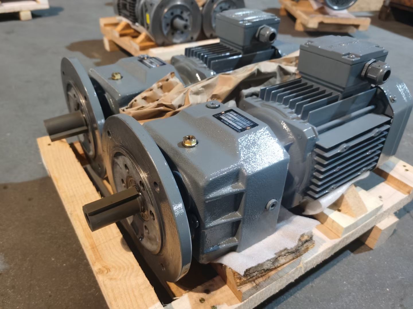 Motor type: Brushed DC motor with gearbox