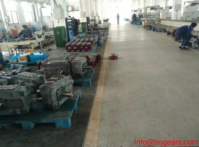 Power transmission gearbox