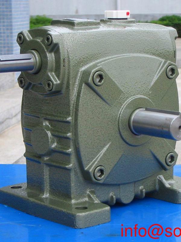 Worm gearbox for electric motor